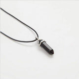 Pendentif en cuir tissé avec pierre sculptée en forme de cristal (6 coloris au choix)-Pendentif-noir-Pause Karma