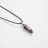 Pendentif en cuir tissé avec pierre sculptée en forme de cristal (6 coloris au choix)-Pendentif-violet-Pause Karma