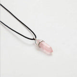 Pendentif en cuir tissé avec pierre sculptée en forme de cristal (6 coloris au choix)-Pendentif-rose-Pause Karma