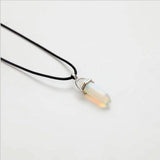 Pendentif en cuir tissé avec pierre sculptée en forme de cristal (6 coloris au choix)-Pendentif-jaune-Pause Karma